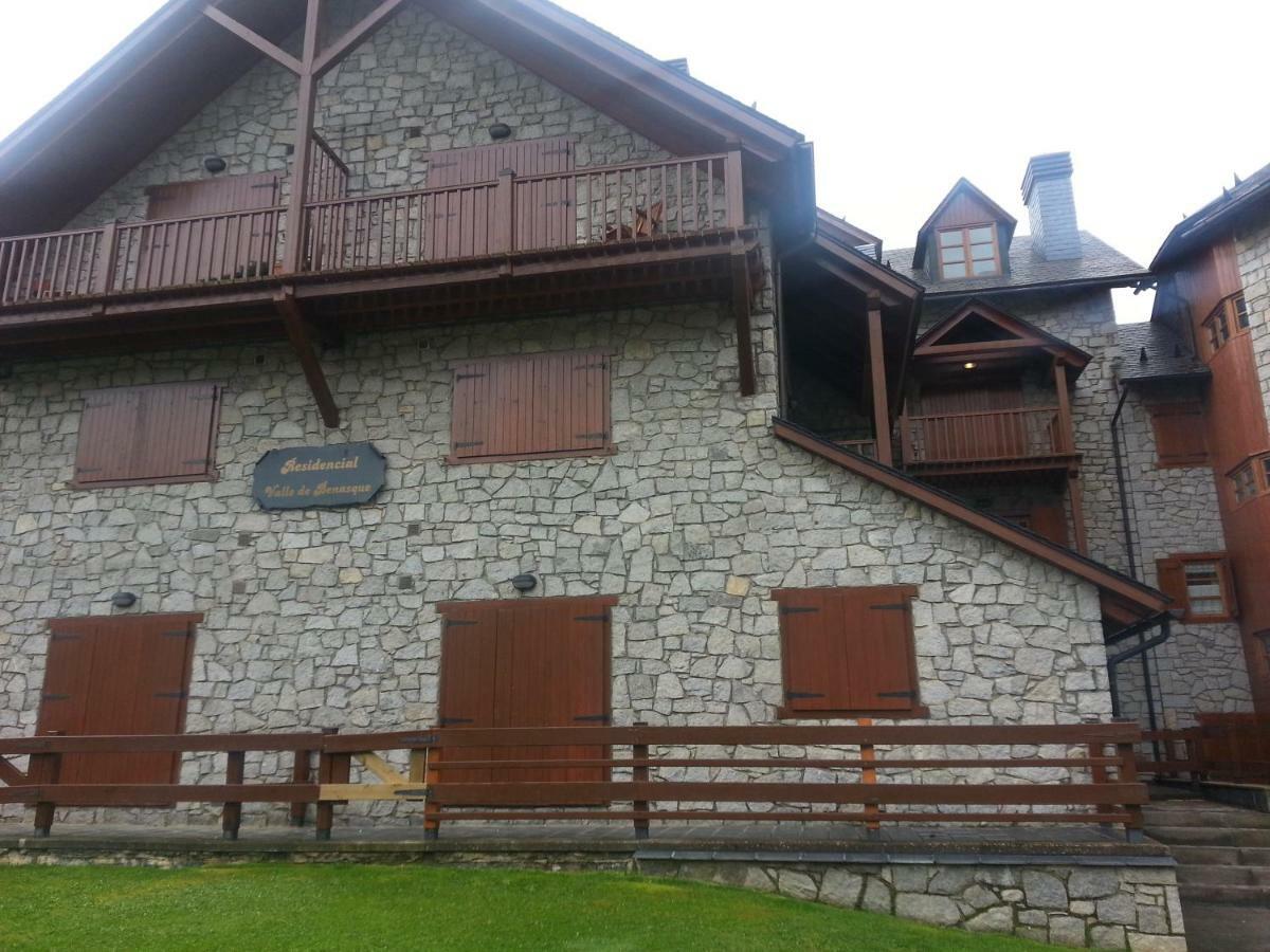 Residencial Valle De Benasque Extérieur photo
