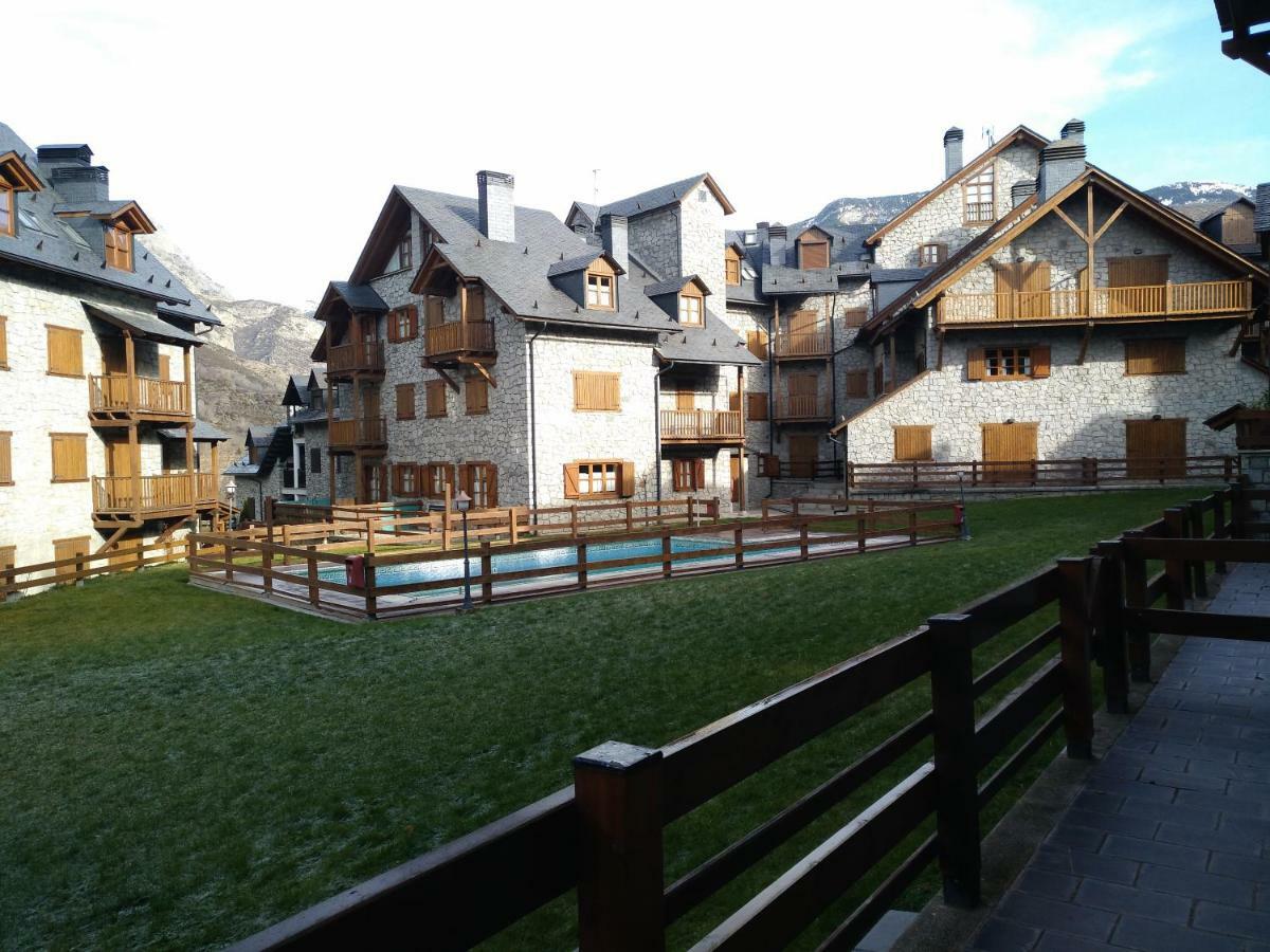 Residencial Valle De Benasque Extérieur photo