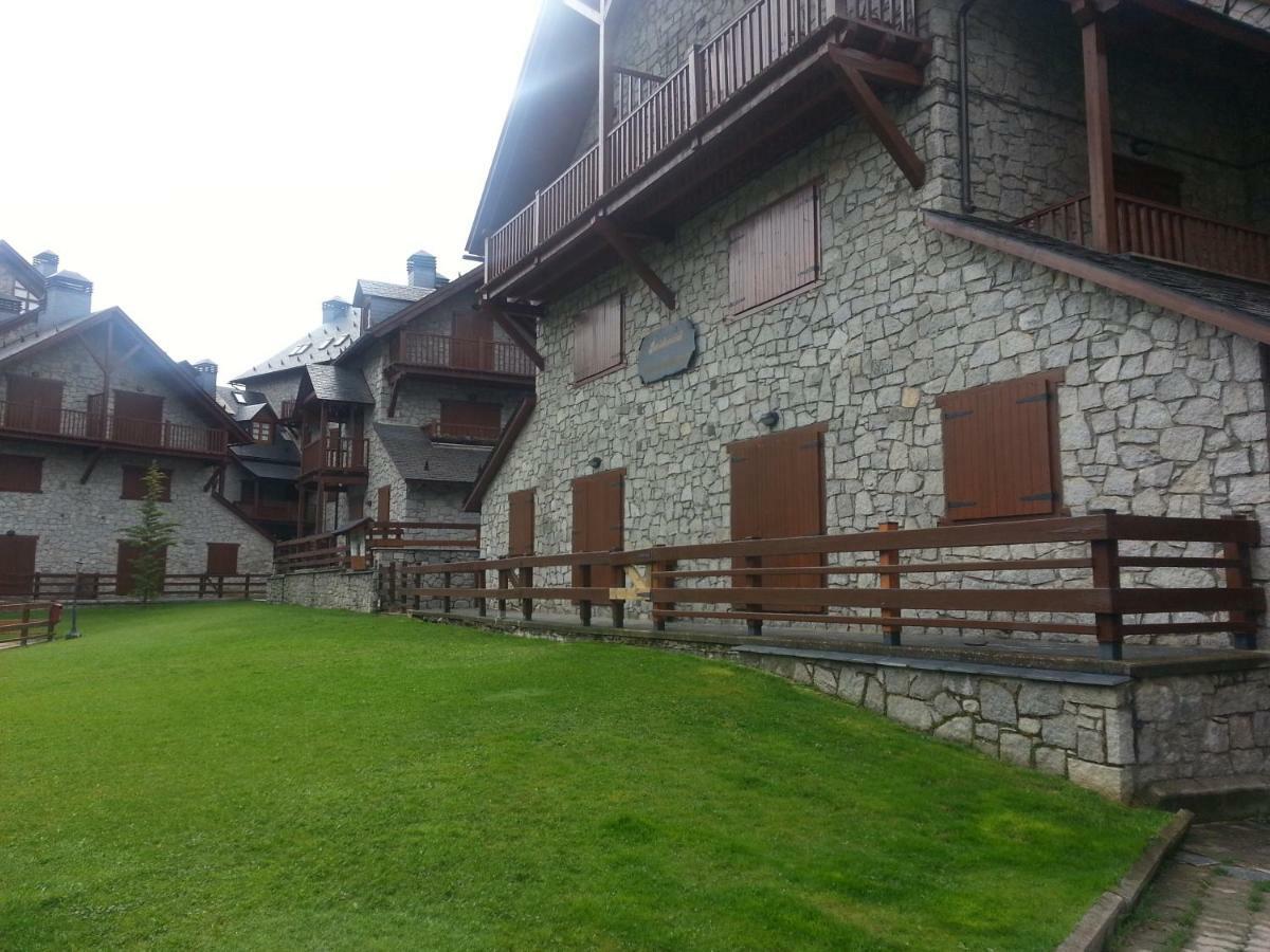 Residencial Valle De Benasque Extérieur photo