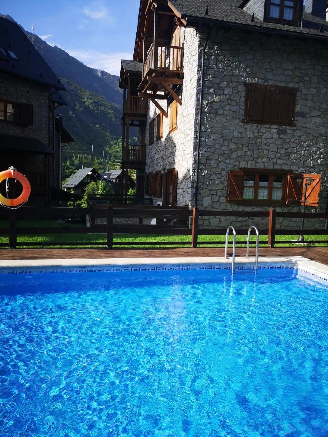 Residencial Valle De Benasque Extérieur photo